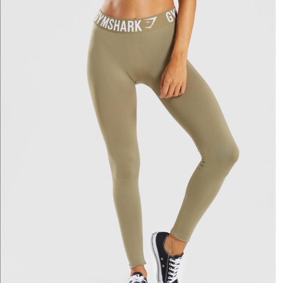 🚨NWT🚨 GYMSHARK KHAKI FIT LEGGINGS - Picture 1 of 5